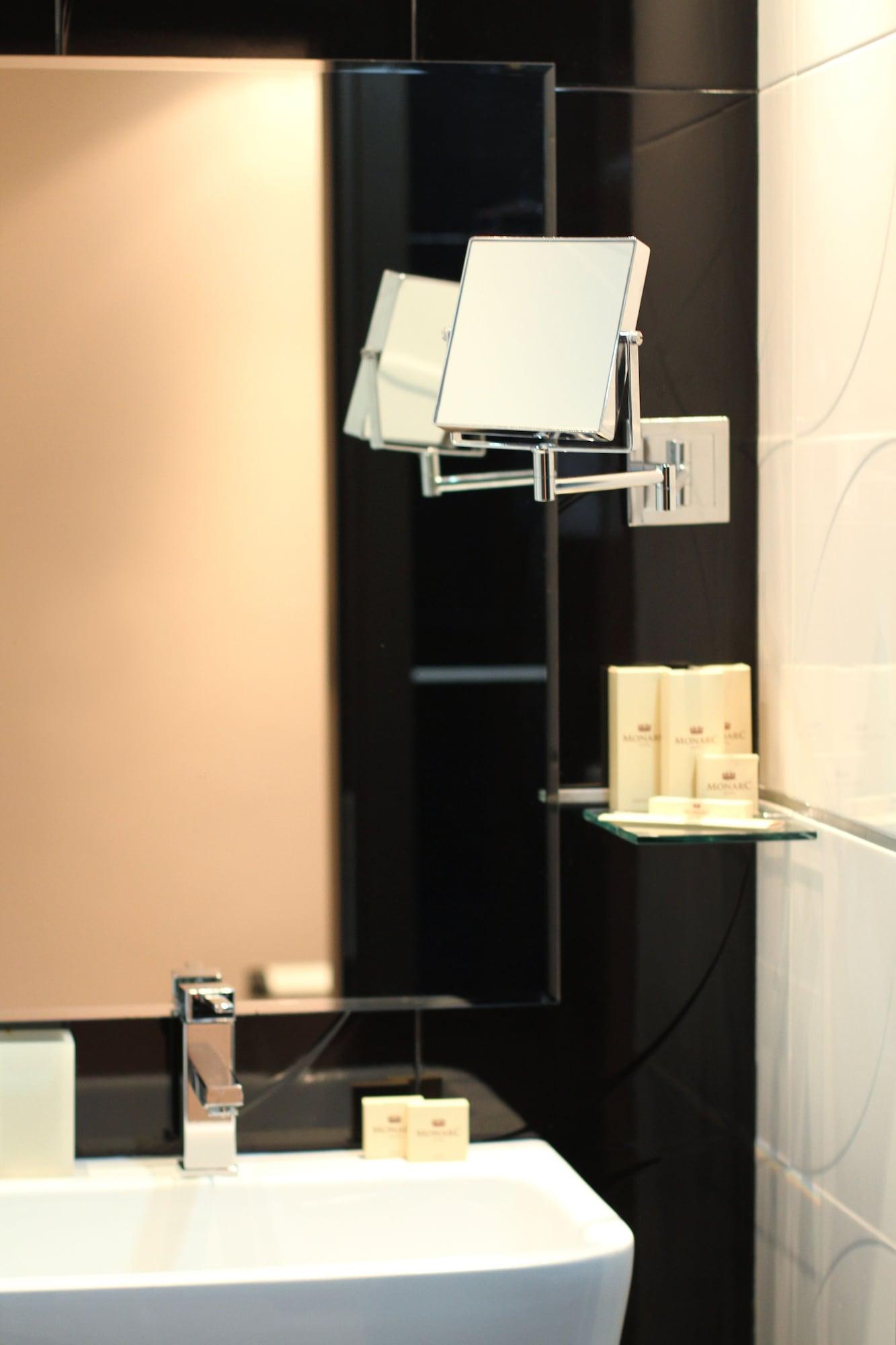 Monarc 4* Tirana